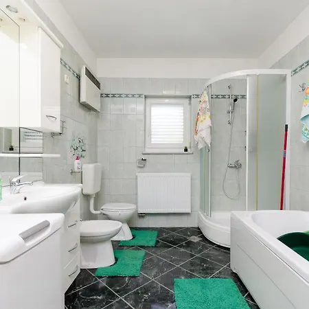 Samantha Apartment