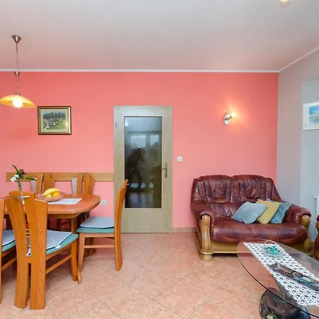 Samantha Apartment